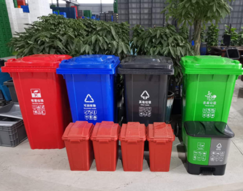 重庆户外环卫塑料垃圾桶.png